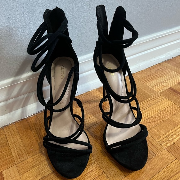 Black heels - Picture 1 of 5